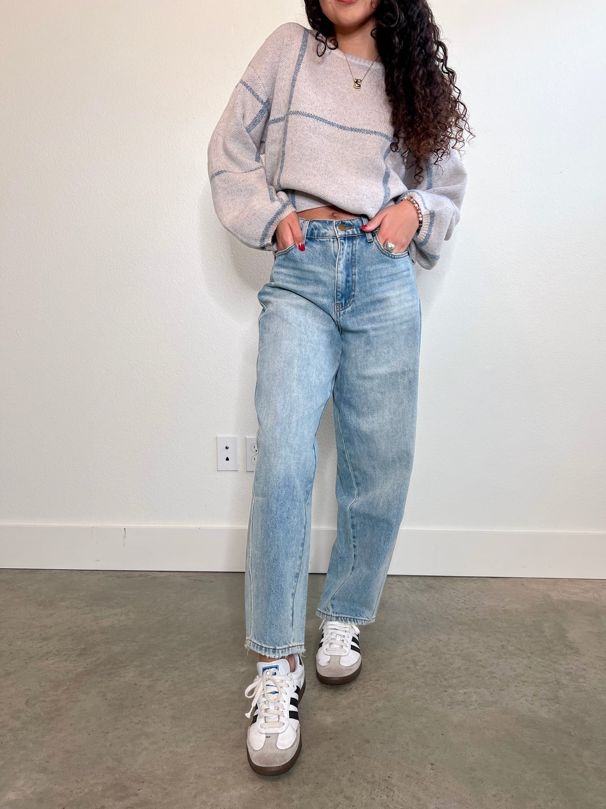 Checkered Sweater With Light Wash Barrel Jeans Checkered Sweater With Light Wash Barrel Jeans — Barrel Jeans Outfits