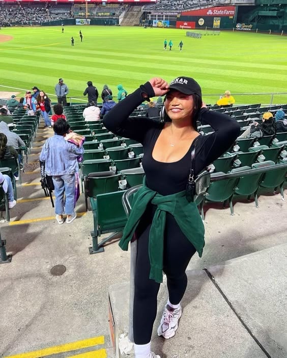 Black Bodysuit With Leggings And Green Sweatshirt Black Bodysuit With Leggings And Green Sweatshirt — Baseball Game Outfits