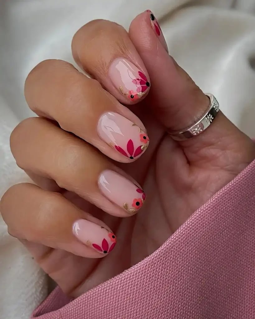 Short Oval Sheer Nude Floral With Gold Short Oval Sheer Nude Floral With Gold — Basic Nails
