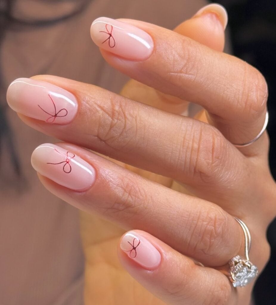 Medium Oval Nude With Thin Red Bows Medium Oval Nude With Thin Red Bows — Basic Nails