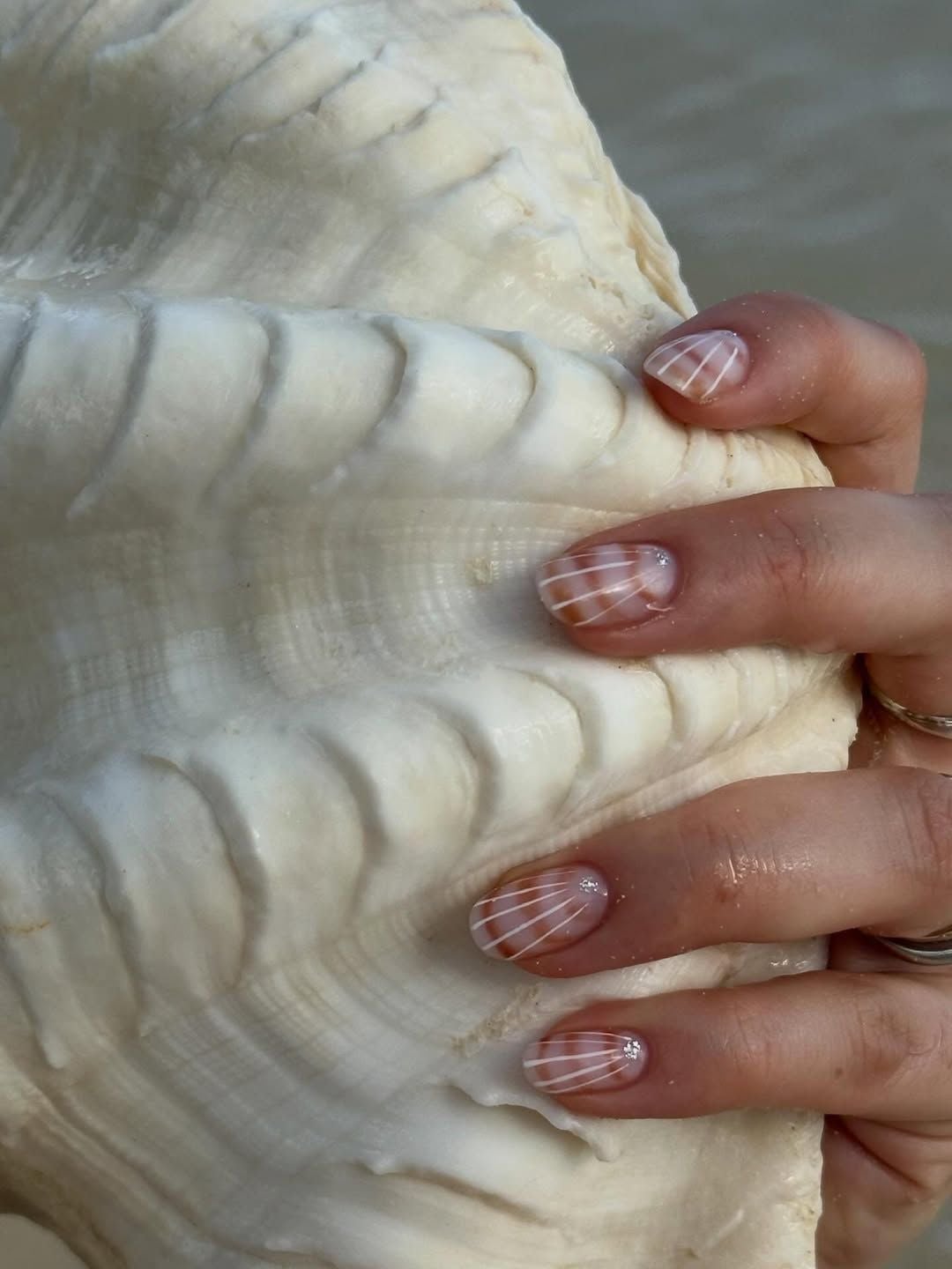 Short Round White Line Art Nails Short Round White Line Art Nails — Basic Nails