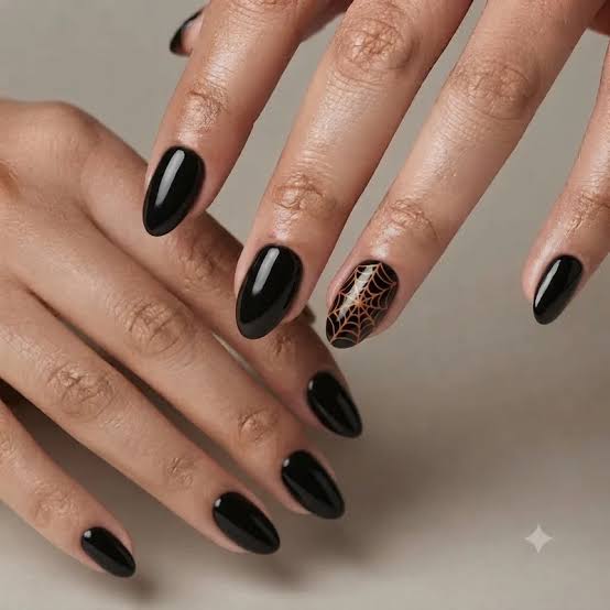 Medium Almond Black With Gold Spiderweb Medium Almond Black With Gold Spiderweb — Basic Nails