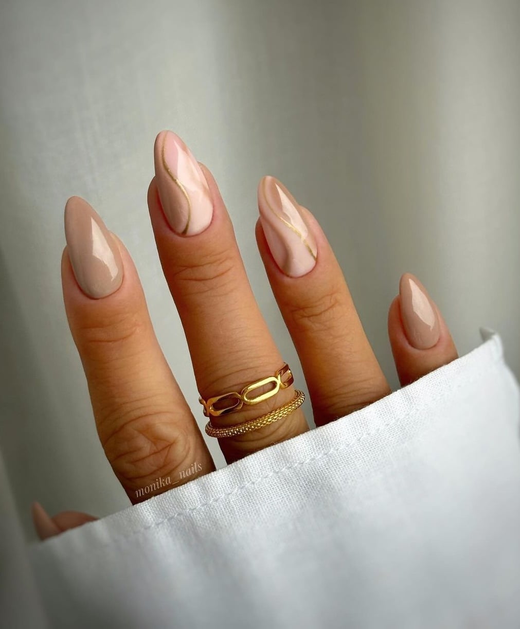 Medium Almond Beige Pink With Gold Lines Medium Almond Beige Pink With Gold Lines — Basic Nails