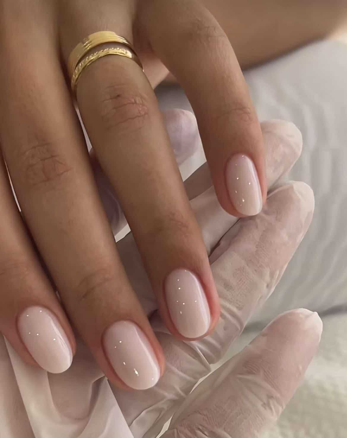Short Oval Milky Pink With Tiny Dots Short Oval Milky Pink With Tiny Dots — Basic Nails