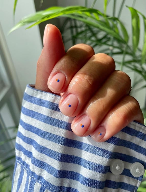 Short Round Nude With Minimalist Dots Short Round Nude With Minimalist Dots — Basic Nails
