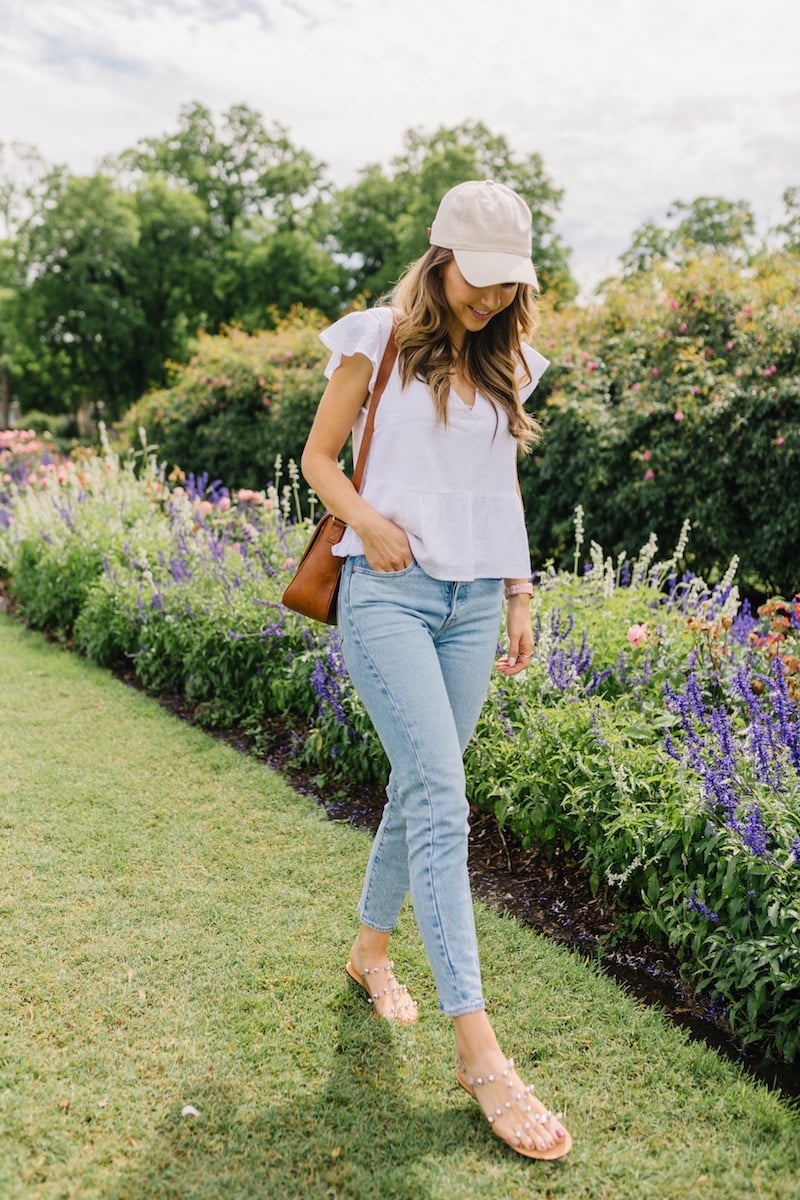 White flutter sleeve top with light blue jeans White flutter sleeve top with light blue jeans — Basic Outfits