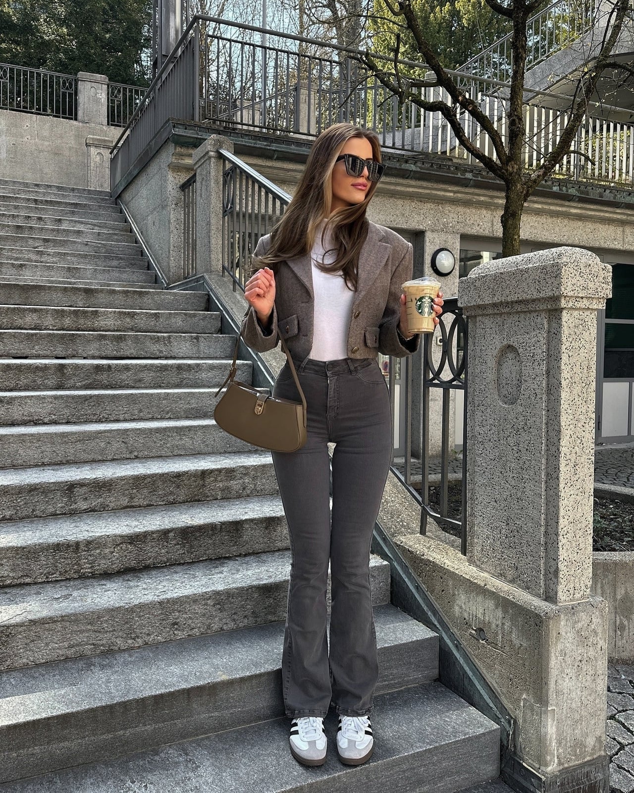 Cropped brown jacket over gray flare jeans Cropped brown jacket over gray flare jeans — Basic Outfits