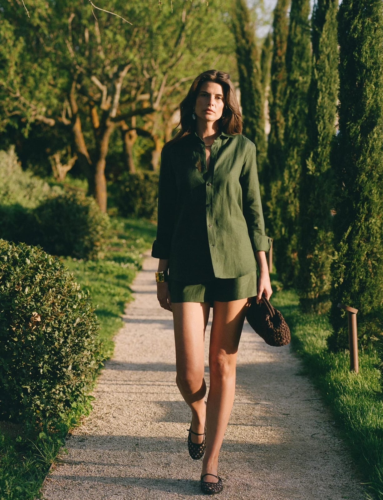 Green linen shorts suit with woven accessories Green linen shorts suit with woven accessories — Basic Outfits