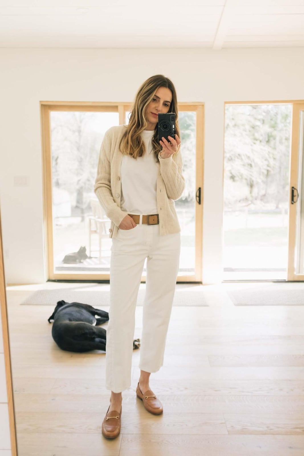 Beige cardigan with white tee and light wash jeans Beige cardigan with white tee and light wash jeans — Basic Outfits