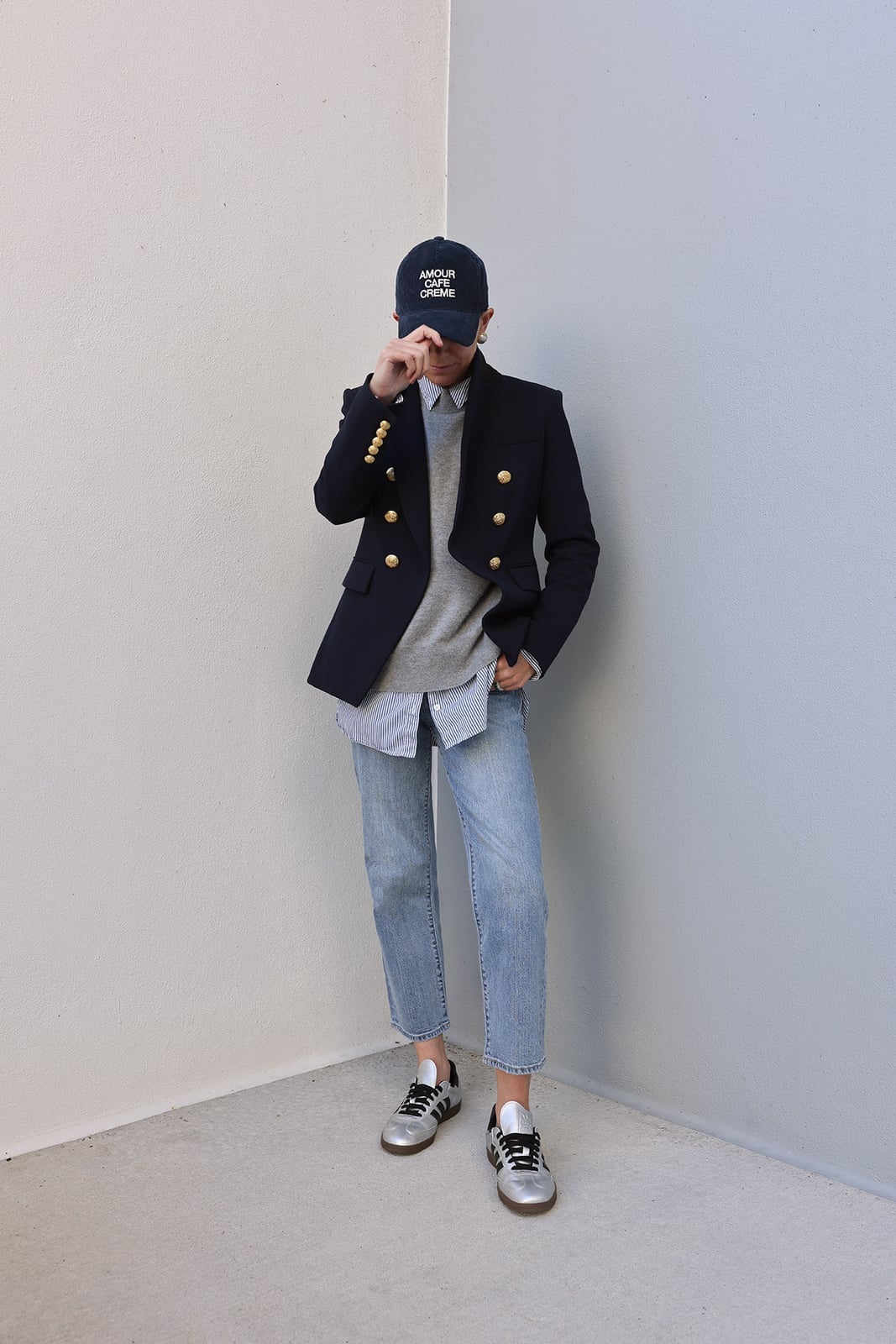Navy blazer over gray sweater and striped shirt with jeans Navy blazer over gray sweater and striped shirt with jeans — Basic Outfits