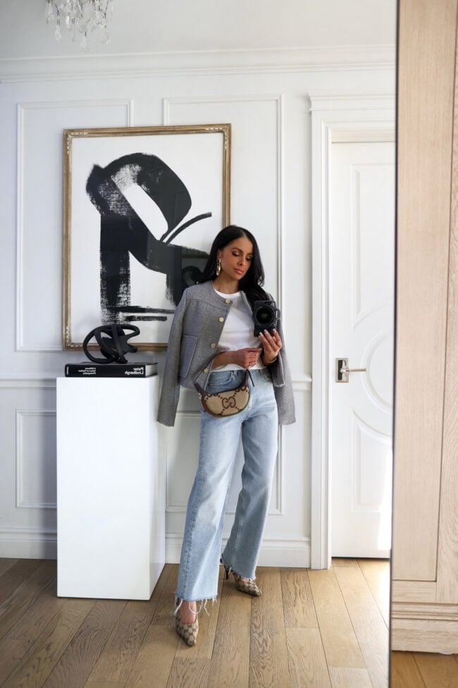 Gray cropped jacket with white tee and light blue jeans Gray cropped jacket with white tee and light blue jeans — Basic Outfits