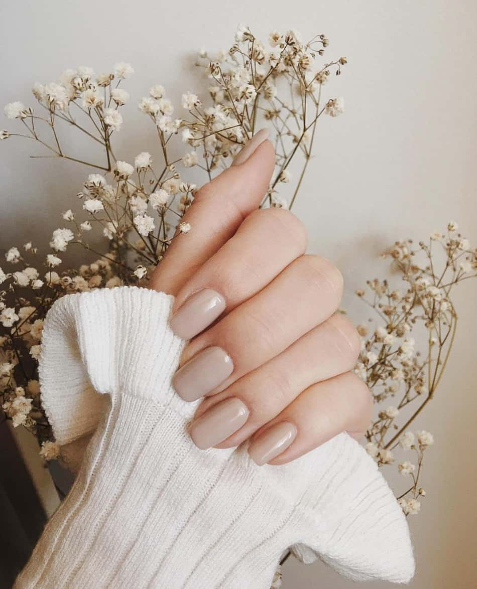 Glossy Medium Beige Medium Oval Nails Glossy Medium Beige Medium Oval Nails — Beige Nails