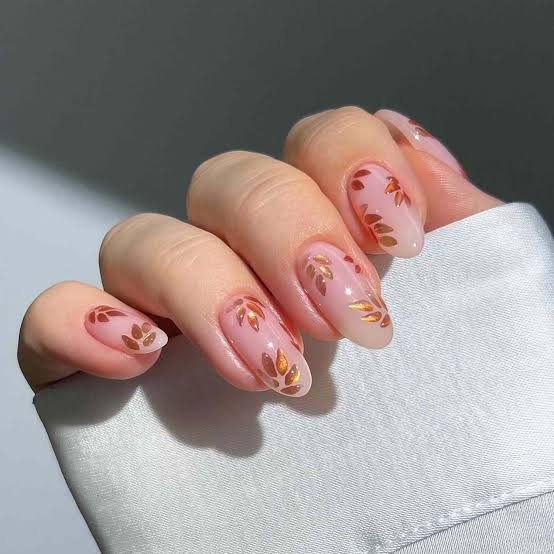 Gold Foil Leaf Sheer Nude Medium Almond Nails Gold Foil Leaf Sheer Nude Medium Almond Nails — Beige Nails