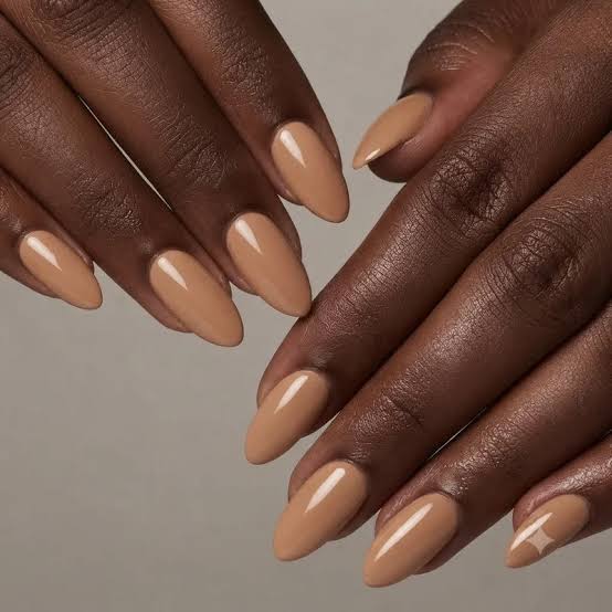 Glossy Medium Beige Short Almond Nails, Highlighting The Nails Glossy Medium Beige Short Almond Nails, Highlighting The Nails — Beige Nails