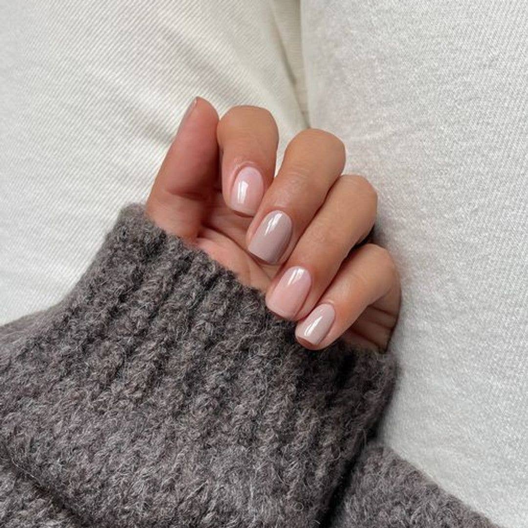 Glossy Gradient Beige Pink Taupe Short Almond Nails Glossy Gradient Beige Pink Taupe Short Almond Nails — Beige Nails