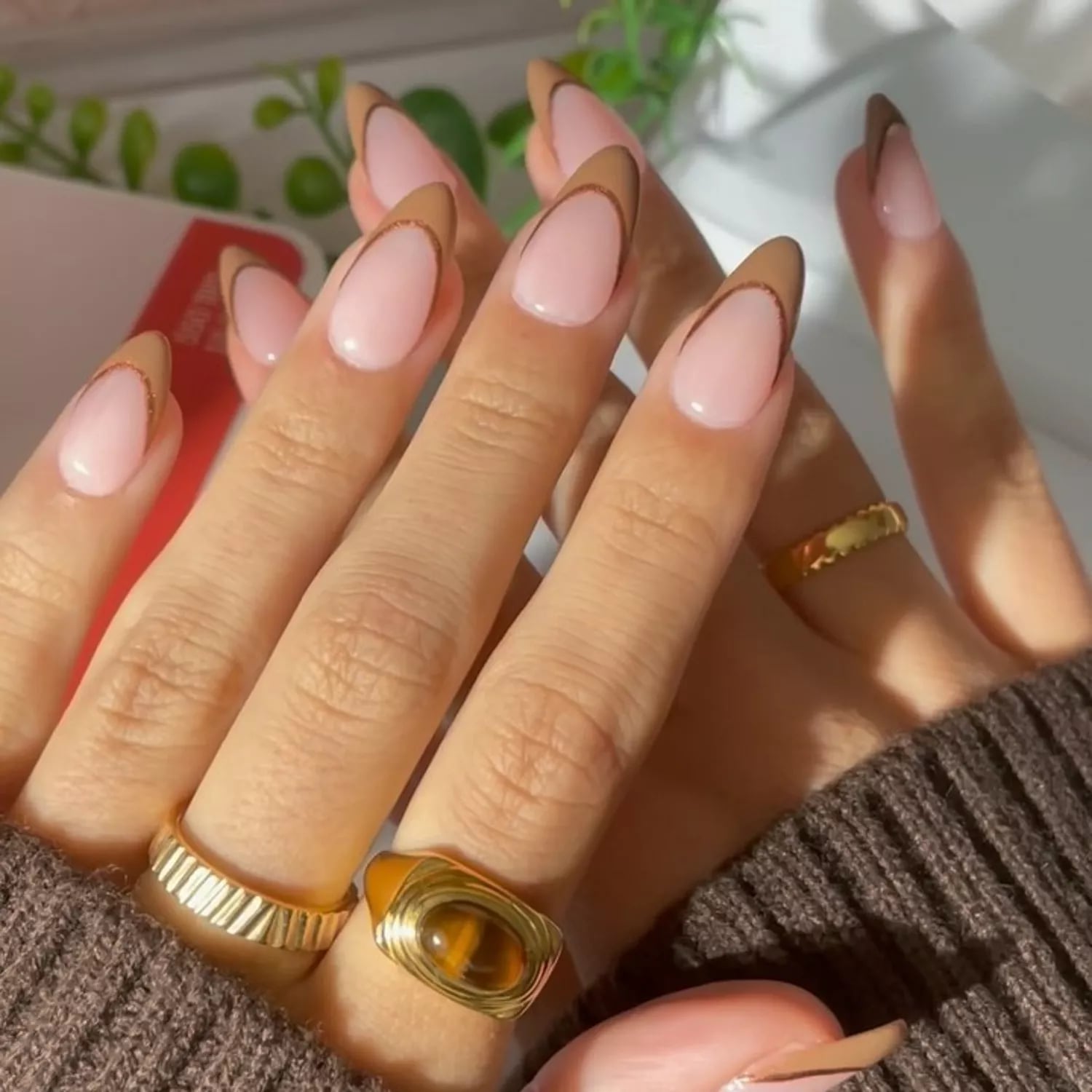 Glossy Beige Short Rounded Nails Autumn Glossy Beige Short Rounded Nails Autumn — Beige Nails