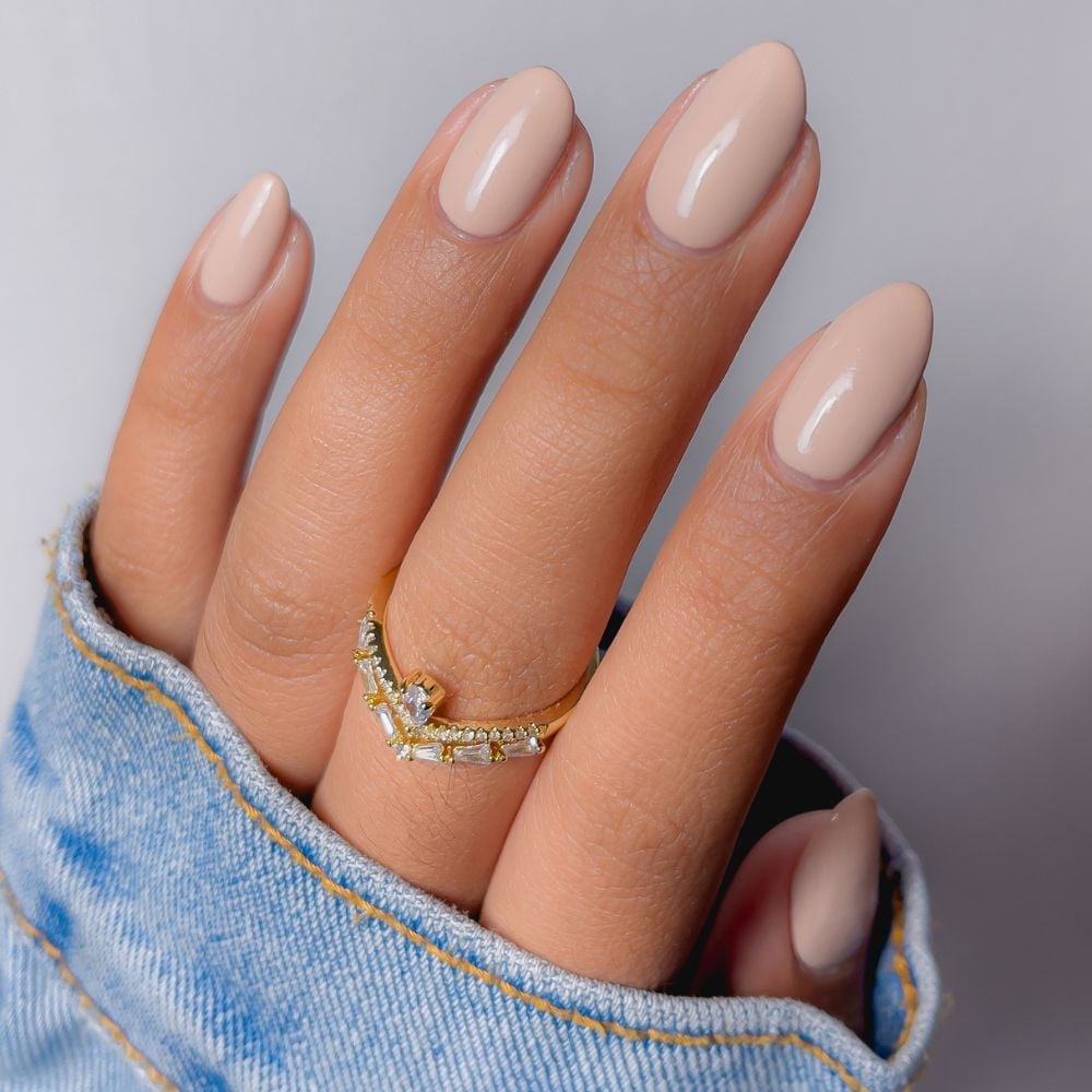 Glossy Light Beige Short Almond Nails Glossy Light Beige Short Almond Nails — Beige Nails
