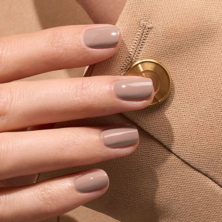 Flawless Dove Beige Short Oval Nails Flawless Dove Beige Short Oval Nails — Beige Nails