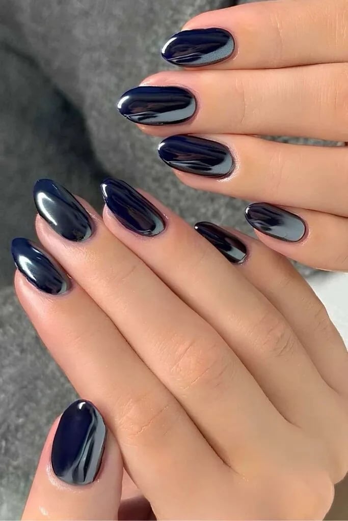 Short Almond Liquid Metal Chrome Short Almond Liquid Metal Chrome — Black Chrome Nails