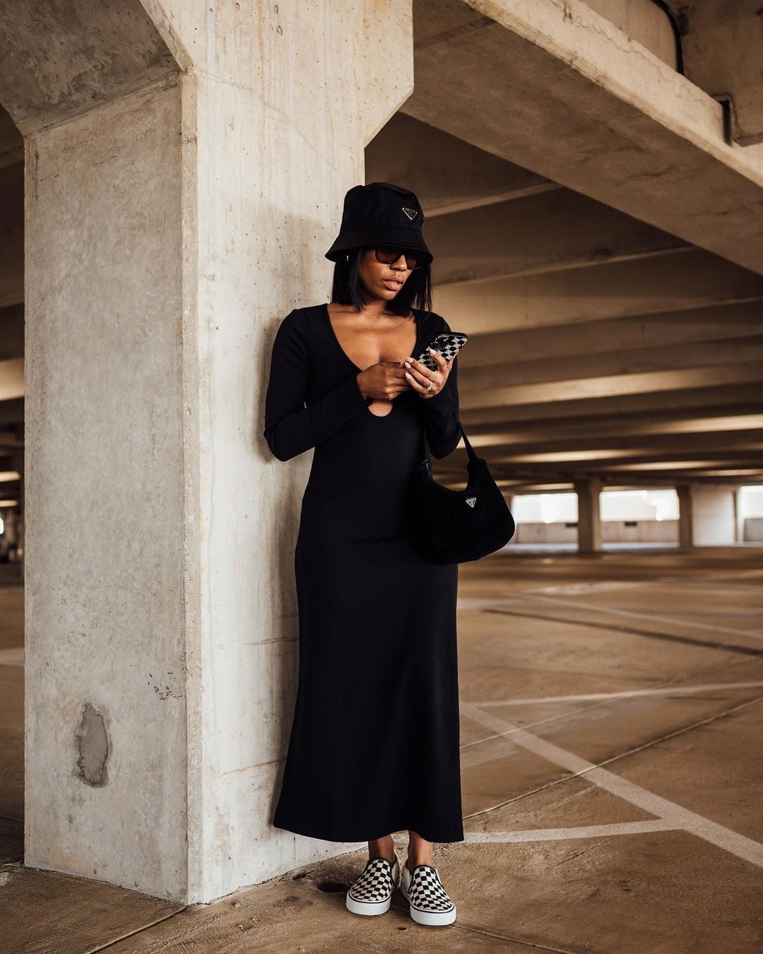 Ribbed Knit Black Midi Dress With Sneakers Ribbed Knit Black Midi Dress With Sneakers — Black Dress Outfits