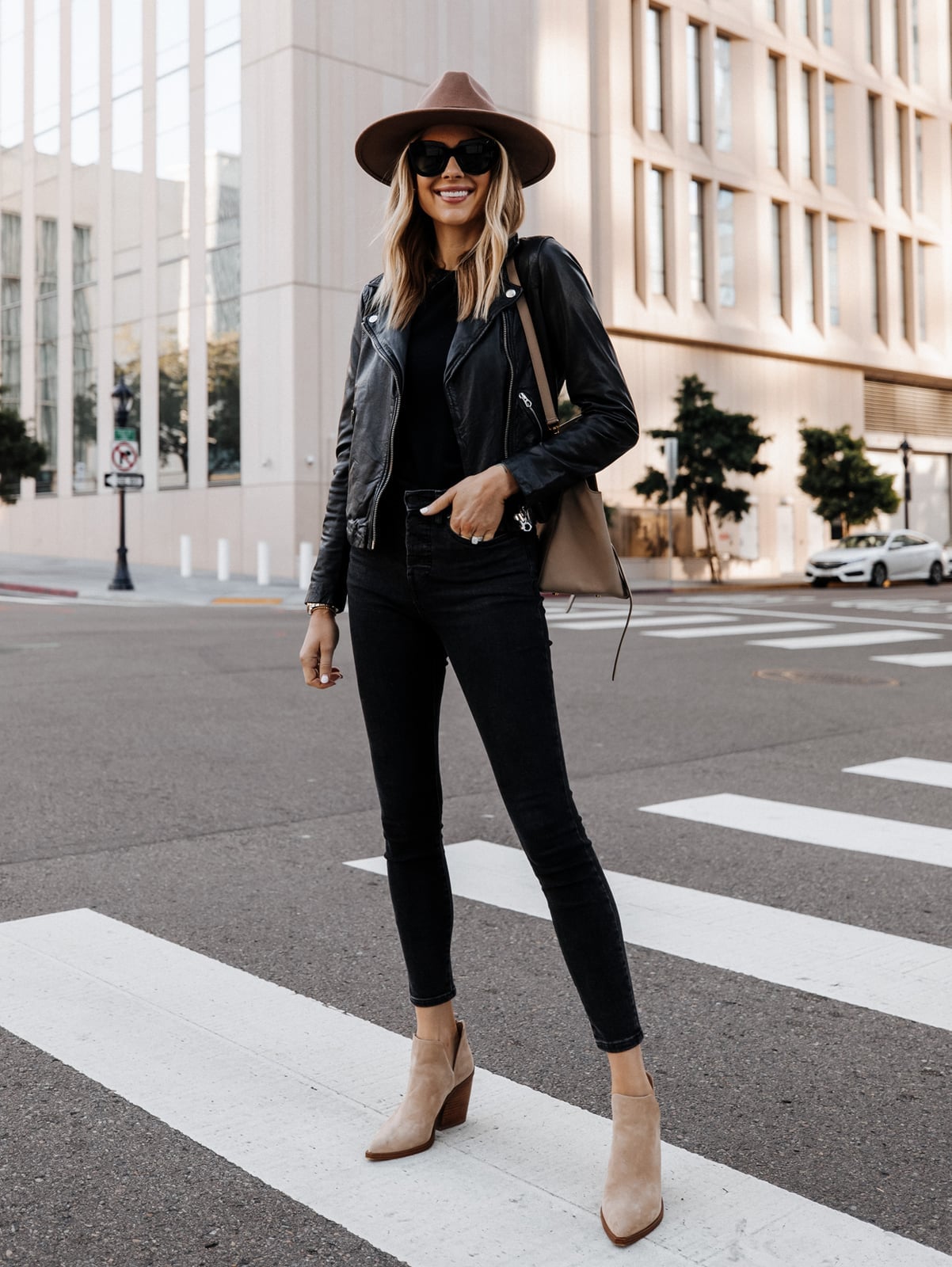 Black Moto Jacket With Skinny Jeans Black Moto Jacket With Skinny Jeans — Black Jacket Outfit
