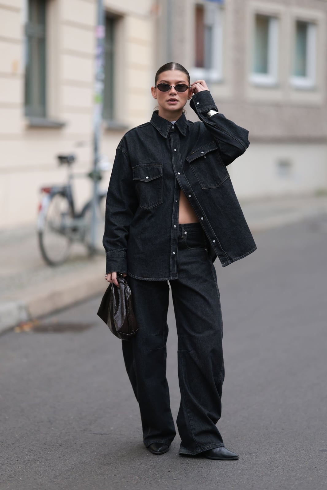 Black Denim Shirt Jacket With Wide-Leg Jeans Black Denim Shirt Jacket With Wide-Leg Jeans — Black Jean Jacket Outfit