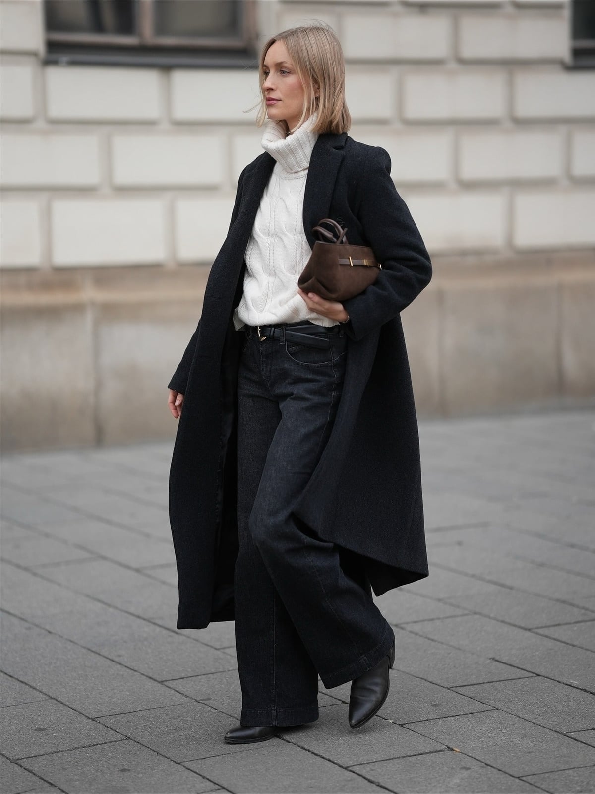 Wide Leg Black Jeans With A Classic Coat Wide Leg Black Jeans With A Classic Coat — Black Jeans Outfits