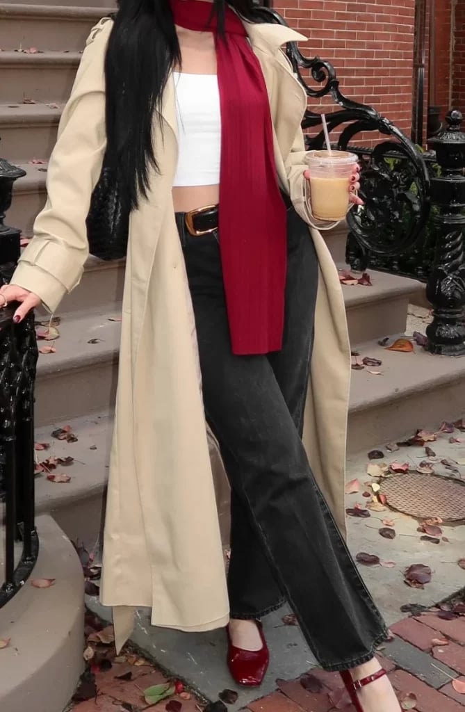 Wide Leg Black Jeans With Trench Coat And Scarf Wide Leg Black Jeans With Trench Coat And Scarf — Black Jeans Outfits
