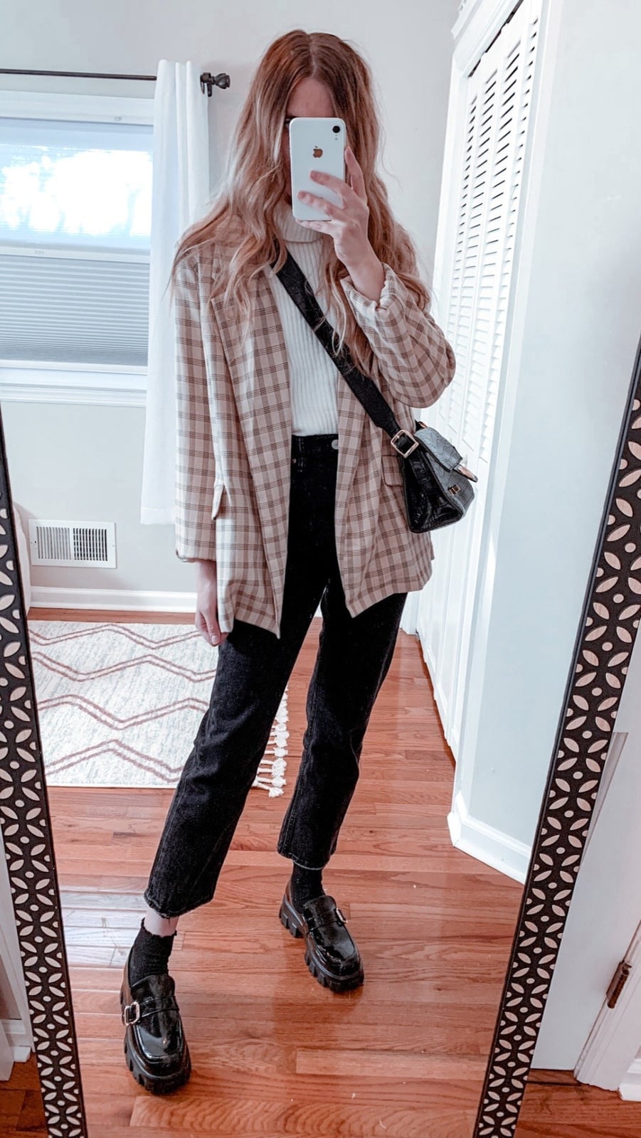 Black Jeans With Plaid Blazer And Loafers Black Jeans With Plaid Blazer And Loafers — Black Jeans Outfits
