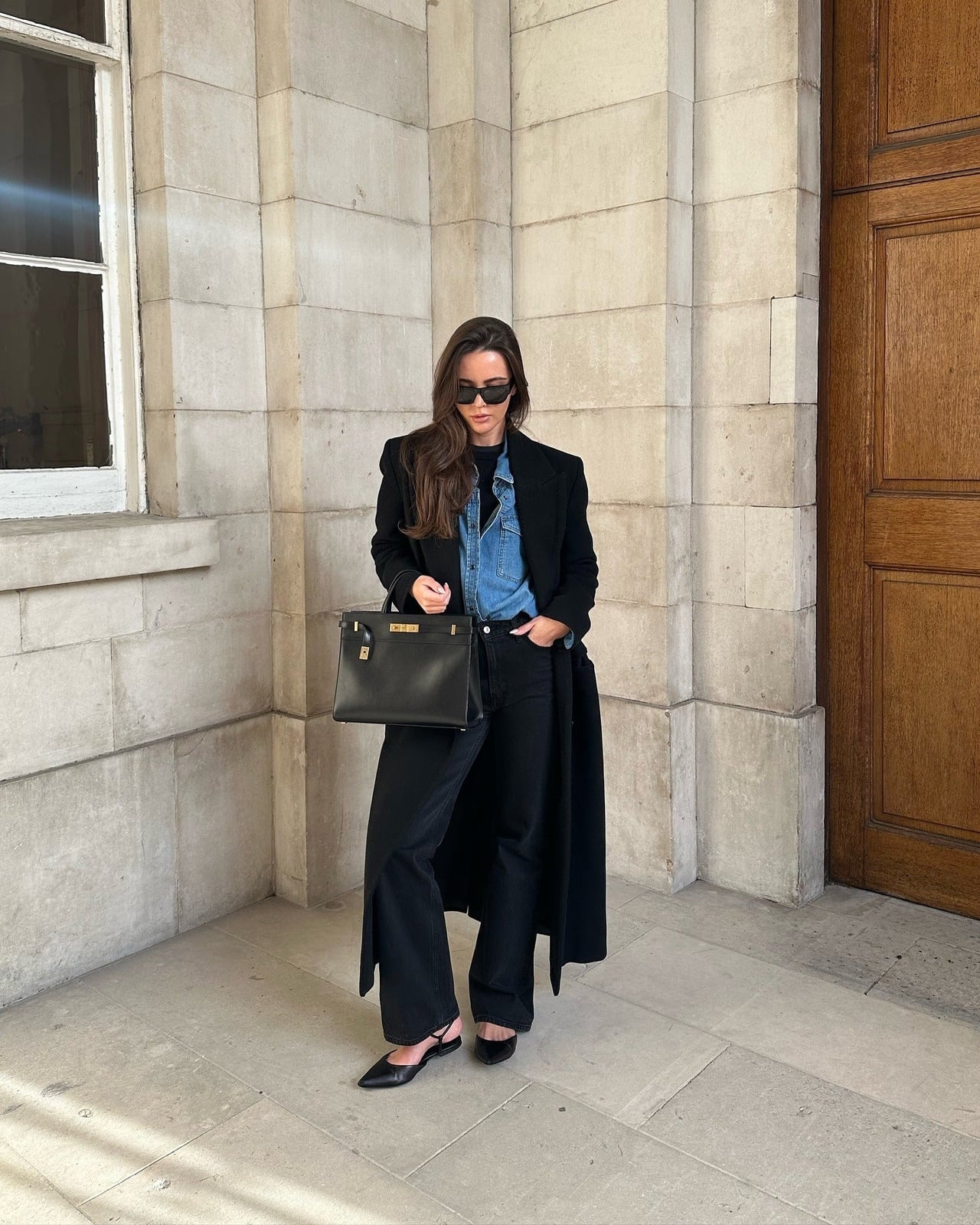 Black Jeans With A Denim Shirt And Wool Coat Black Jeans With A Denim Shirt And Wool Coat — Black Jeans Outfits