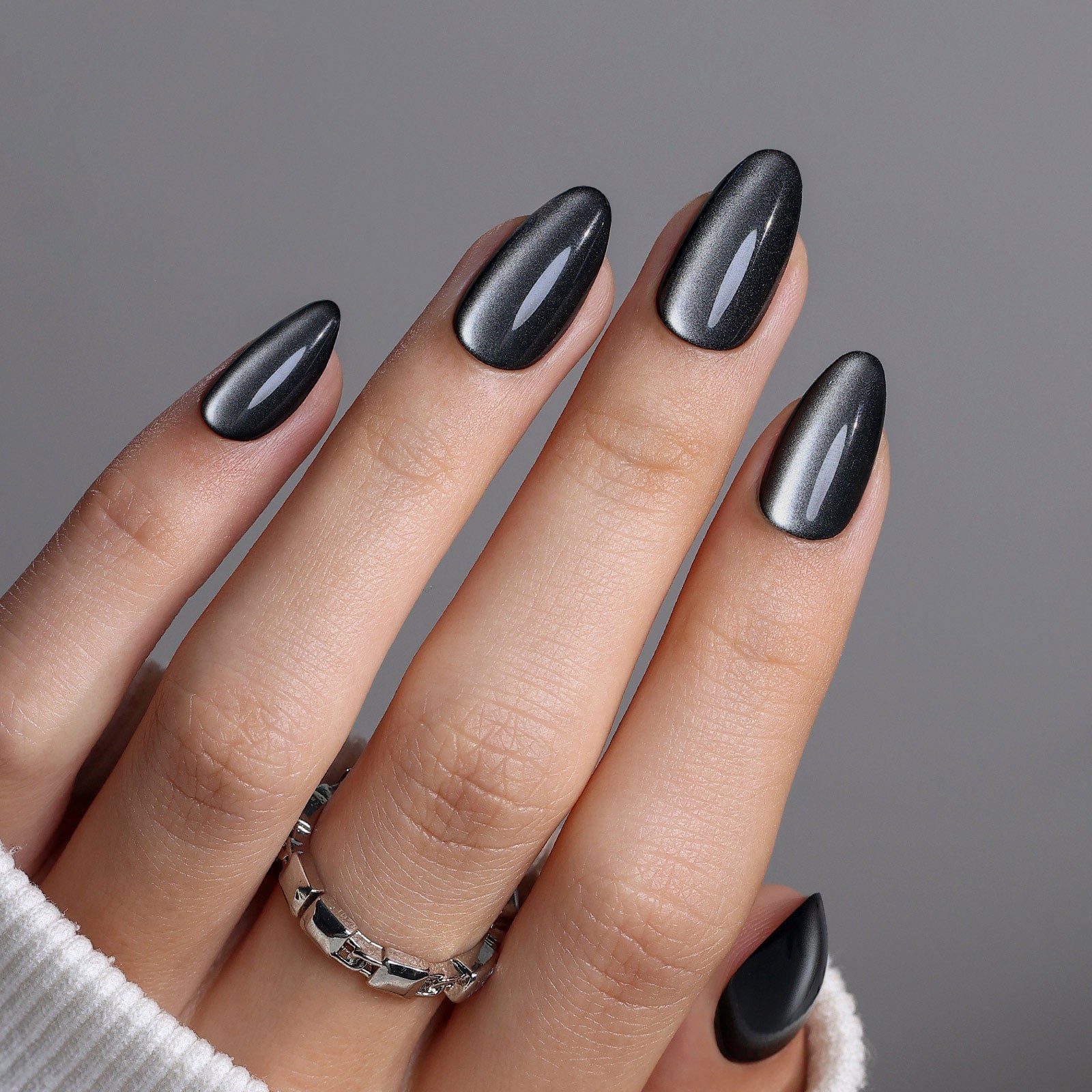 Short Almond Black Cat-Eye Effect Nails Short Almond Black Cat-Eye Effect Nails — Black Nails