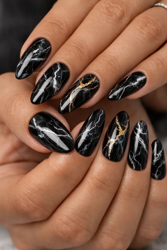 Medium Almond Black And White Marble With Gold Lines Medium Almond Black And White Marble With Gold Lines — Black Nails