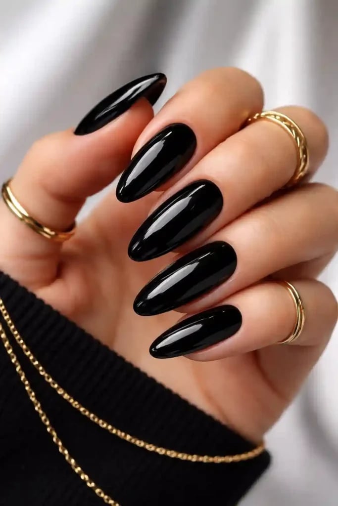 Medium Almond Jet Black High Gloss Nails Medium Almond Jet Black High Gloss Nails — Black Nails