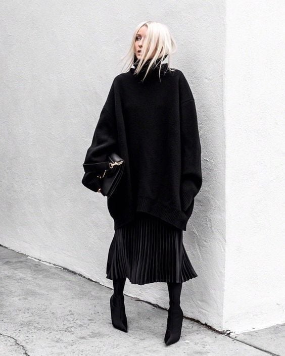 Oversized sweater over pleated midi skirt Oversized sweater over pleated midi skirt — Black Outfits