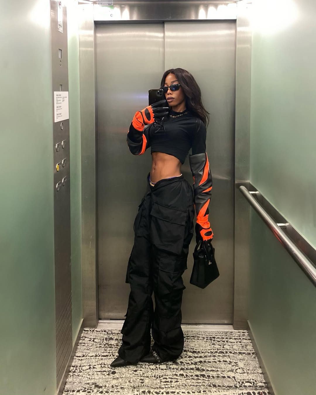 Baggy black cargo pants with orange sleeves Baggy black cargo pants with orange sleeves — Black Pants Outfits