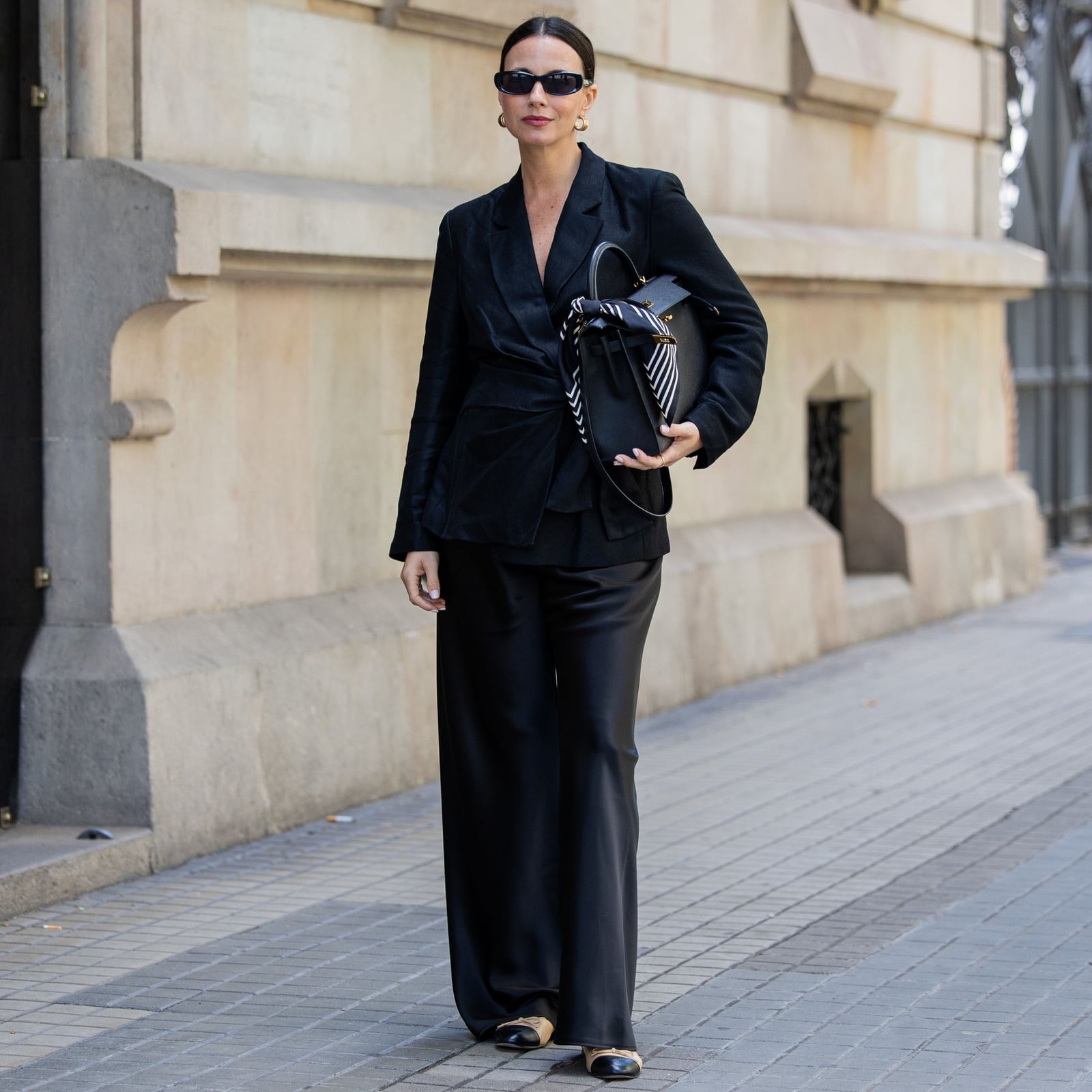 Black wide leg trousers with oversized blazer Black wide leg trousers with oversized blazer — Black Pants Outfits