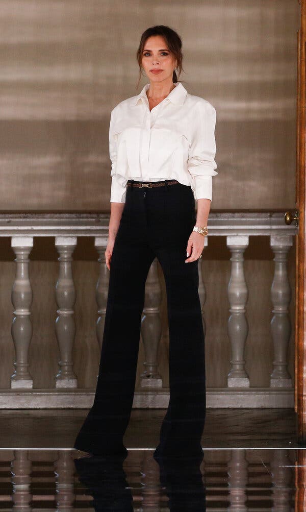 Ultra wide leg black trousers with white button-down Ultra wide leg black trousers with white button-down — Black Pants Outfits
