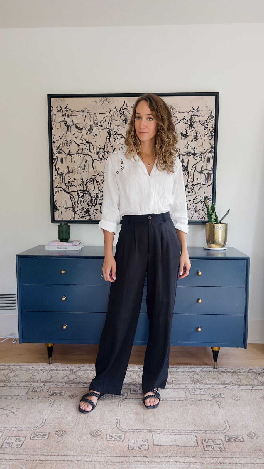 Black pleated wide leg trousers with white shirt Black pleated wide leg trousers with white shirt — Black Pants Outfits