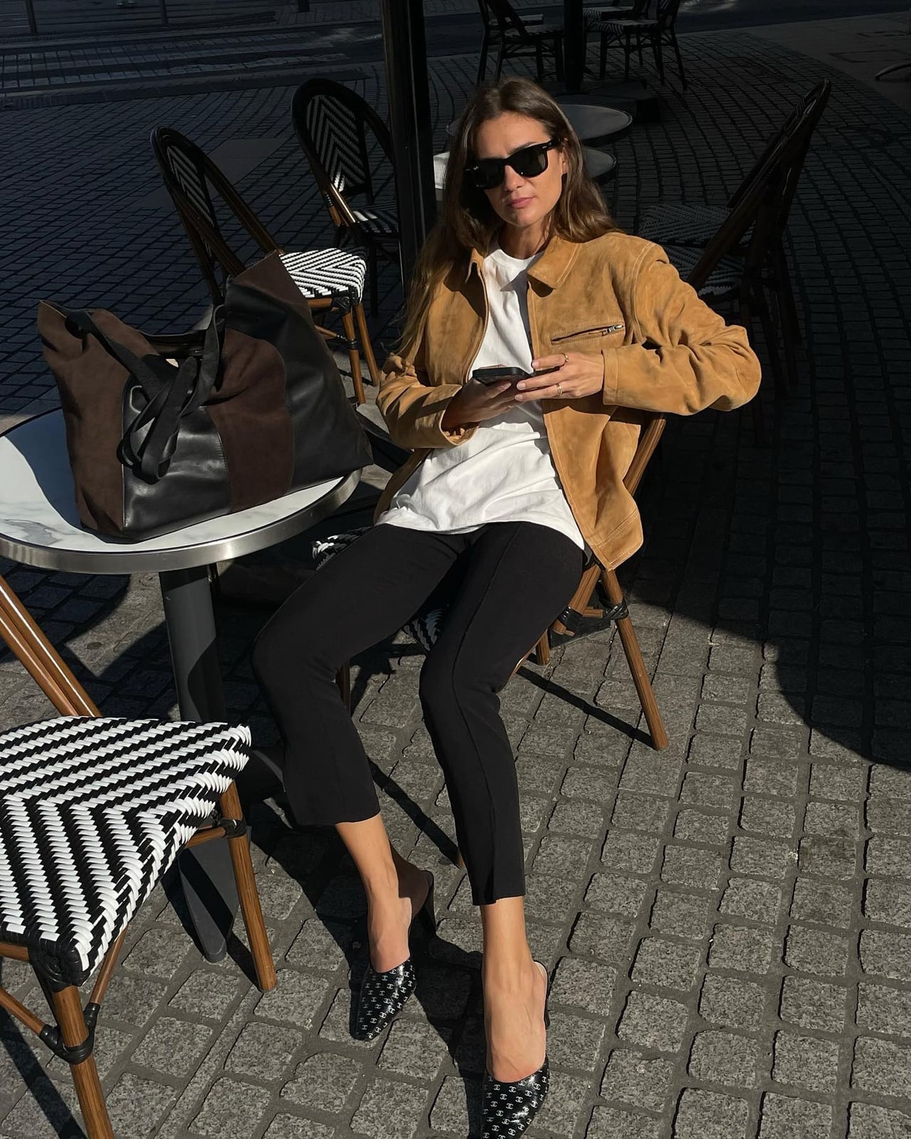 Black cropped trousers with suede jacket Black cropped trousers with suede jacket — Black Pants Outfits