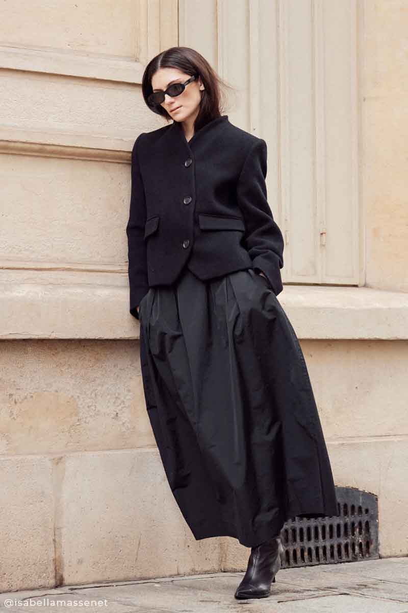 Voluminous Black Midi Skirt With Cropped Jacket Voluminous Black Midi Skirt With Cropped Jacket — Black Skirt Outfit