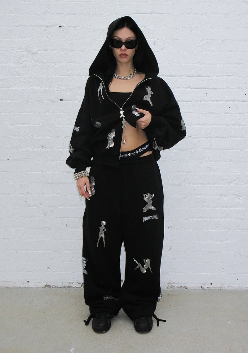 Streetwear black sweatpants with rhinestone graphics Streetwear black sweatpants with rhinestone graphics — Black Sweatpants Outfit