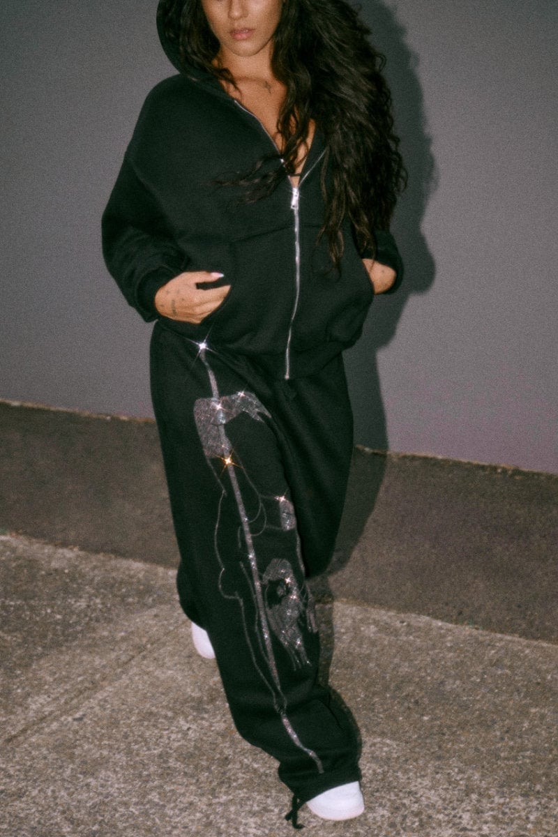 Casual black sweatpants with rhinestone graphics and zip-up hoodie Casual black sweatpants with rhinestone graphics and zip-up hoodie — Black Sweatpants Outfit