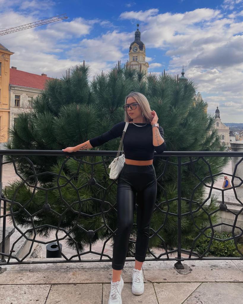 Black Long-Sleeve Top With Faux Leather Leggings Black Long-Sleeve Top With Faux Leather Leggings — Black Top Outfits