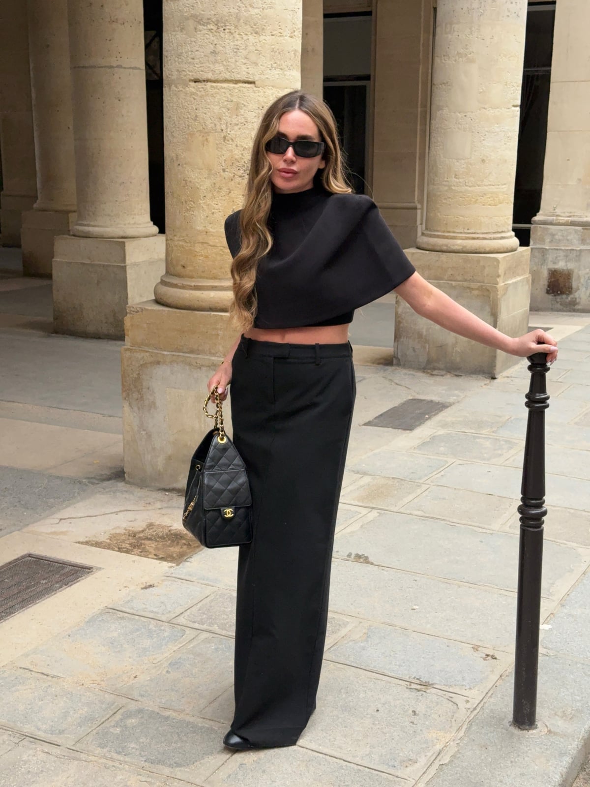 Black Cropped Top With Shoulder Pads Black Cropped Top With Shoulder Pads — Black Top Outfits