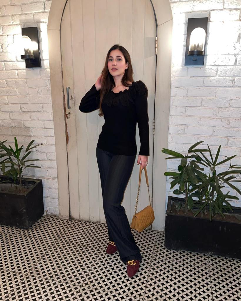 Black Long-Sleeve Top With Statement Sleeves Black Long-Sleeve Top With Statement Sleeves — Black Top Outfits