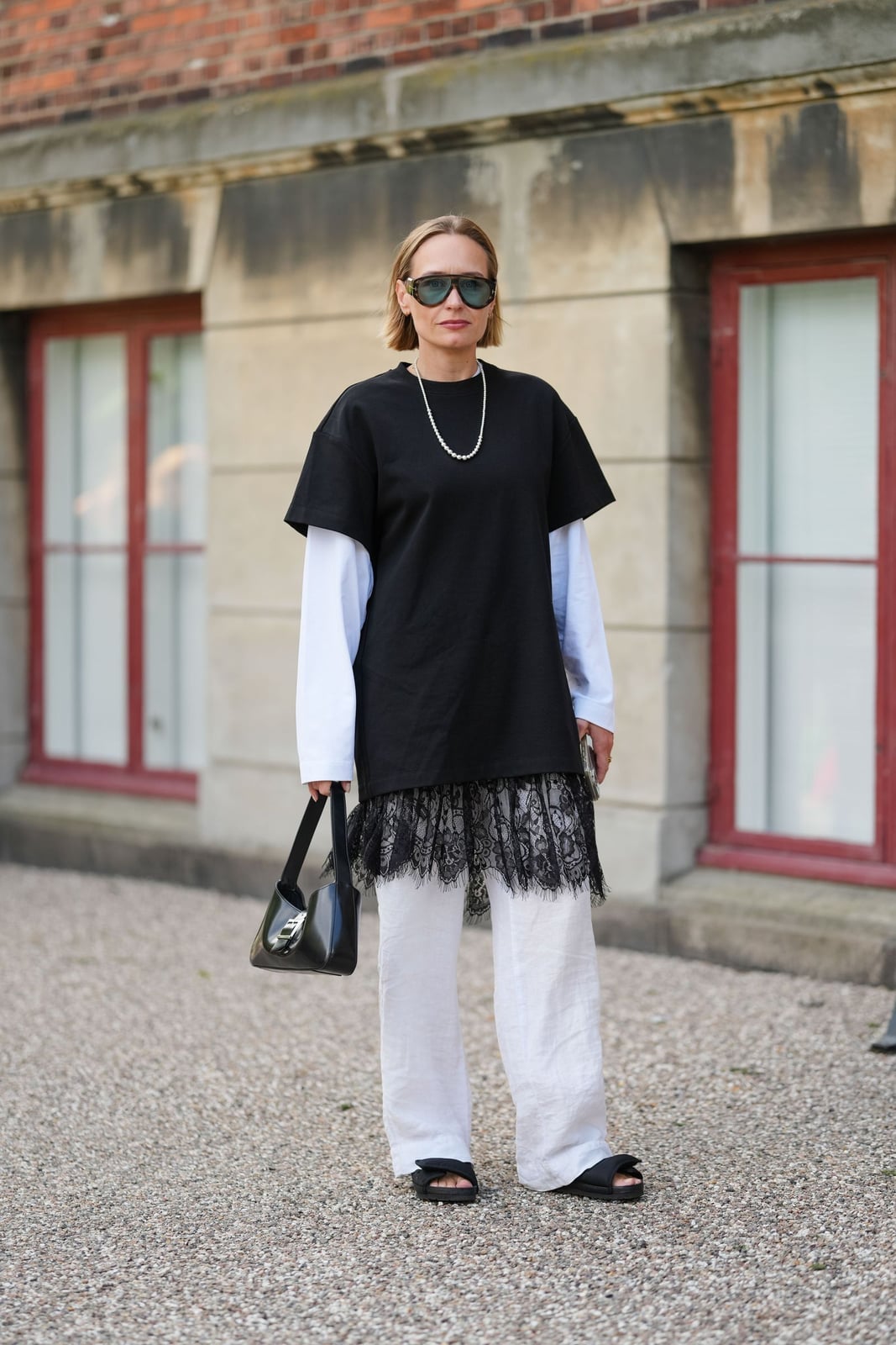 Oversized Black T-Shirt With Lace Trim Layering Oversized Black T-Shirt With Lace Trim Layering — Black Top Outfits