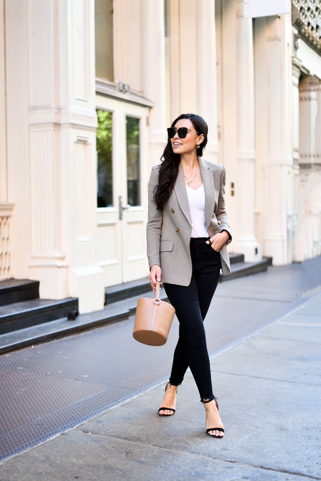 Houndstooth Blazer With White T-shirt And Skinny Jeans Houndstooth Blazer With White T-shirt And Skinny Jeans — Blazer Outfits