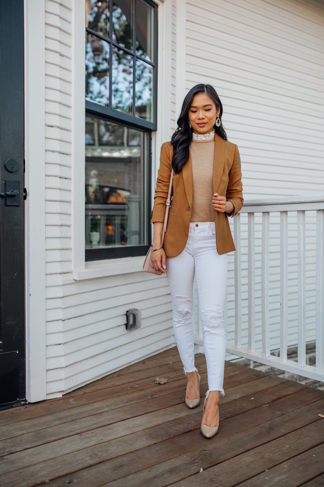 Brown Single-Breasted Blazer With Distressed Jeans Brown Single-Breasted Blazer With Distressed Jeans — Blazer Outfits