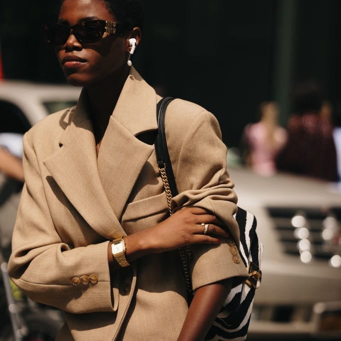 Oversized Beige Blazer With Zebra Print Handbag Oversized Beige Blazer With Zebra Print Handbag — Blazer Outfits