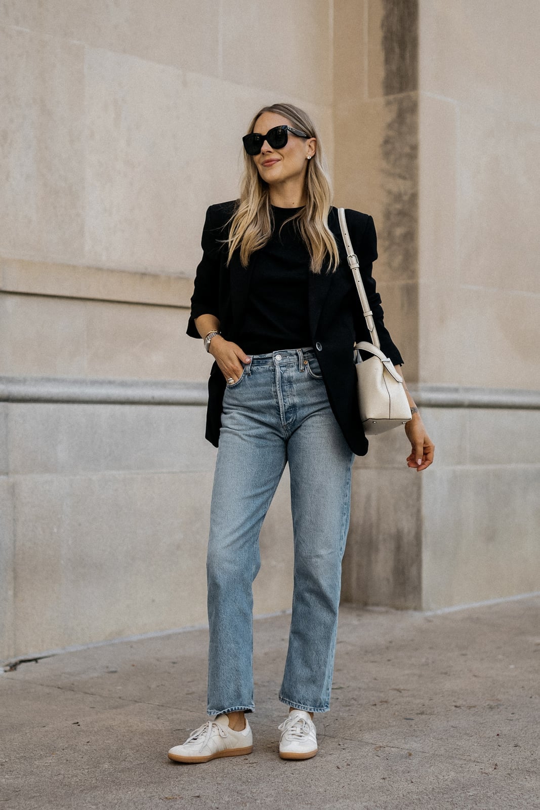 Oversized Black Blazer With White Sneakers Oversized Black Blazer With White Sneakers — Blazer Outfits